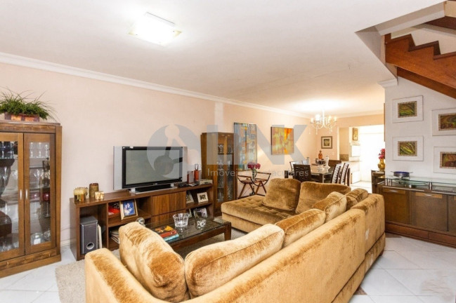 Imagem Casa com 3 Quartos à Venda, 285 m² em Jardim Itu - Porto Alegre Imagem Casa com 3 Quartos à Venda, 285 m² em Jardim Itu - Porto Alegre