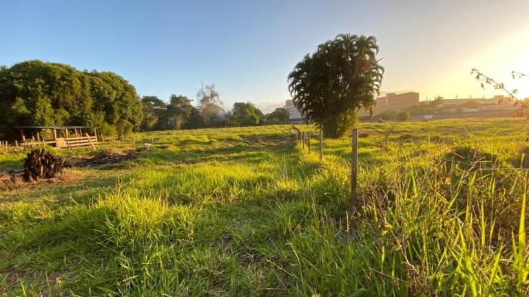 Imagem Terreno à Venda, 1.800 m² Imagem Terreno à Venda, 1.800 m²