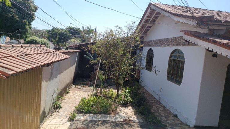 Imagem Casa com 3 Quartos à Venda, 292 m² em Jardim Europa - Goiânia