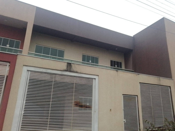Sobrado com 3 Quartos para Alugar,  em Arapongas