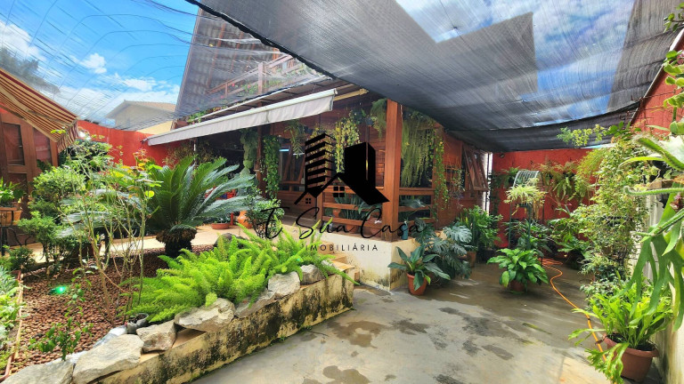 Foto do imóvel Casa com 4 Quartos à Venda, 360 m² em Cabral - Contagem