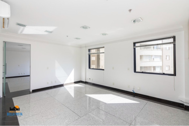 Sala Comercial à Venda,  em Moema - São Paulo
