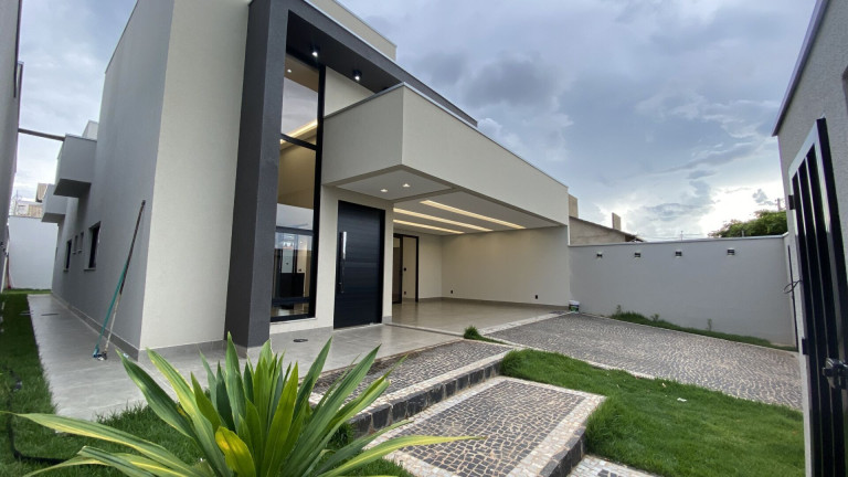 Casa com 3 Quartos à Venda, 166 m² em Residencial Laurentino Martins - Goianésia