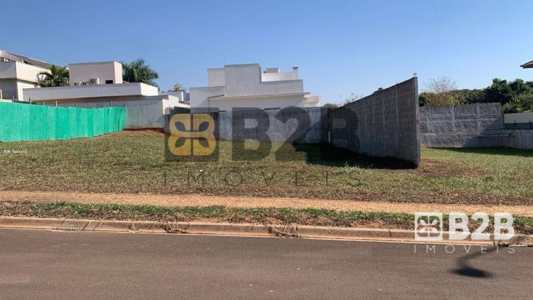 Terreno à Venda, 450 m² em Residencial Lago Sul - Bauru