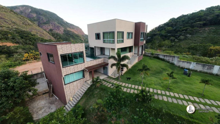 Imagem Casa com 3 Quartos à Venda, 300 m² Imagem Casa com 3 Quartos à Venda, 300 m²