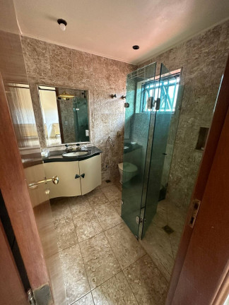 Imagem Sobrado com 5 Quartos para Alugar, 700 m² em Quilombo - Cuiabá