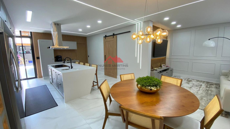 Imagem Casa com 3 Quartos à Venda, 243 m² em Jardim Oriente - São José Dos Campos