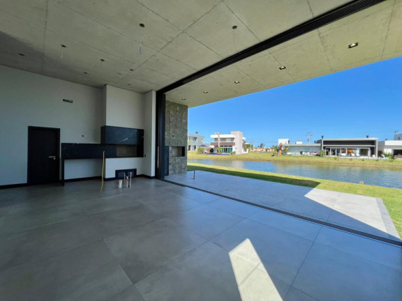 Imagem Casa com 4 Quartos à Venda, 238 m² em Rainha Do Mar - Capao Da Canoa Imagem Casa com 4 Quartos à Venda, 238 m² em Rainha Do Mar - Capao Da Canoa