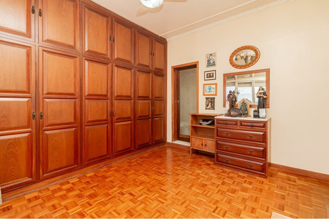 Imagem Imóvel com 4 Quartos à Venda, em Independência - Porto Alegre Imagem Imóvel com 4 Quartos à Venda, em Independência - Porto Alegre