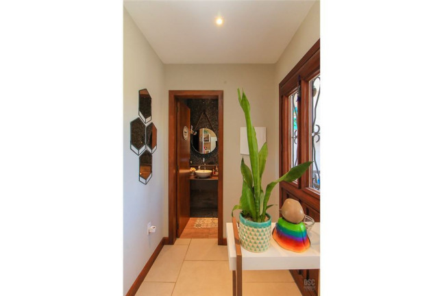Imagem Casa com 3 Quartos à Venda, em Hípica - Porto Alegre Imagem Casa com 3 Quartos à Venda, em Hípica - Porto Alegre