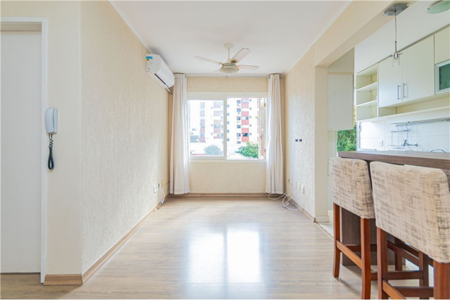 Imagem Imóvel com 1 Quarto à Venda,  em Menino Deus - Porto Alegre