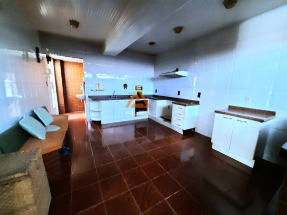 Imagem Casa com 4 Quartos à Venda, 169 m²
