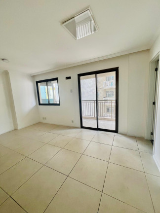 Imagem Imóvel com 2 Quartos à Venda, 90 m² em Vital Brazil - Niterói Imagem Imóvel com 2 Quartos à Venda, 90 m² em Vital Brazil - Niterói