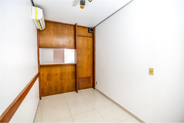 Imagem Sala Comercial à Venda, 53 m² em Centro Histórico - Porto Alegre Imagem Sala Comercial à Venda, 53 m² em Centro Histórico - Porto Alegre