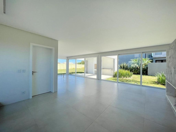 Imagem Casa com 4 Quartos à Venda, em Centro - Xangri-lá Imagem Casa com 4 Quartos à Venda, em Centro - Xangri-lá
