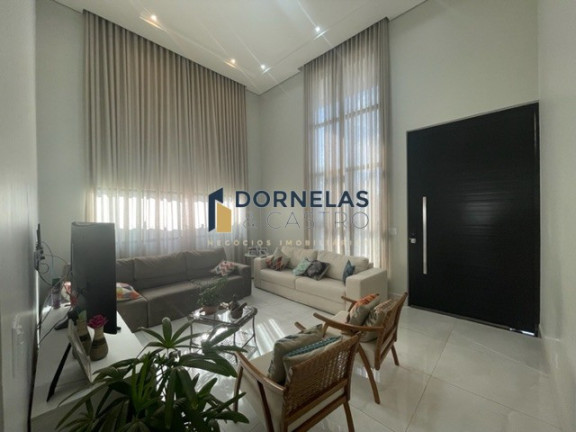 Imagem Casa com 3 Quartos à Venda, 400 m² em Guará I - Brasília Imagem Casa com 3 Quartos à Venda, 400 m² em Guará I - Brasília