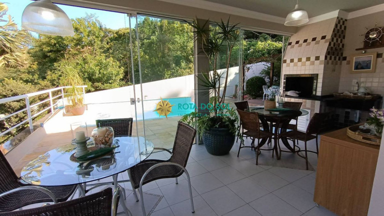Imagem Casa com 5 Quartos à Venda, 300 m² em Centro - Bombinhas Imagem Casa com 5 Quartos à Venda, 300 m² em Centro - Bombinhas