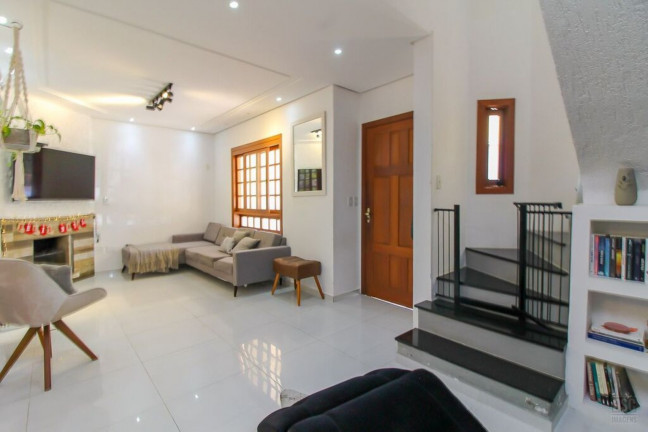Imagem Imóvel com 3 Quartos à Venda, em Hípica - Porto Alegre Imagem Imóvel com 3 Quartos à Venda, em Hípica - Porto Alegre