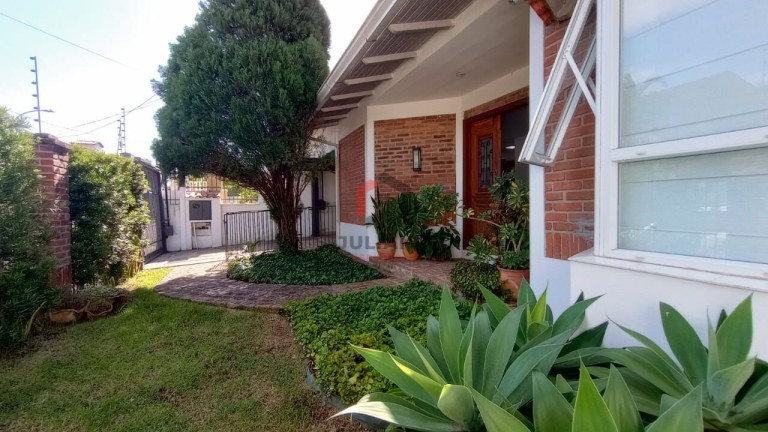Imagem Casa com 4 Quartos à Venda, 198 m² em Jardim Itu - Porto Alegre