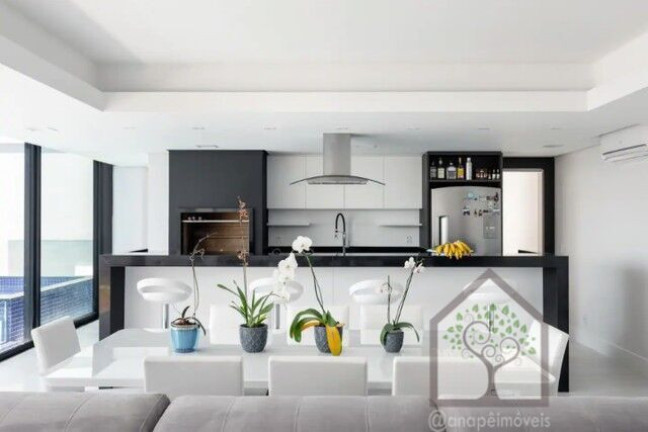 Imagem Casa com 4 Quartos à Venda, 287 m² em Trindade - Florianópolis Imagem Casa com 4 Quartos à Venda, 287 m² em Trindade - Florianópolis