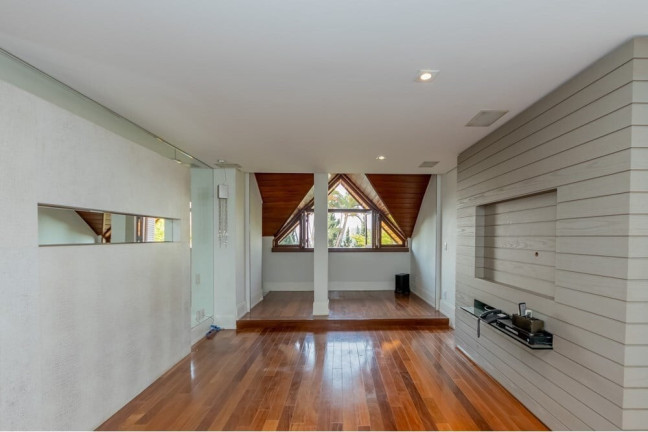 Casa com 4 Quartos à Venda,  em Vila Inah - São Paulo