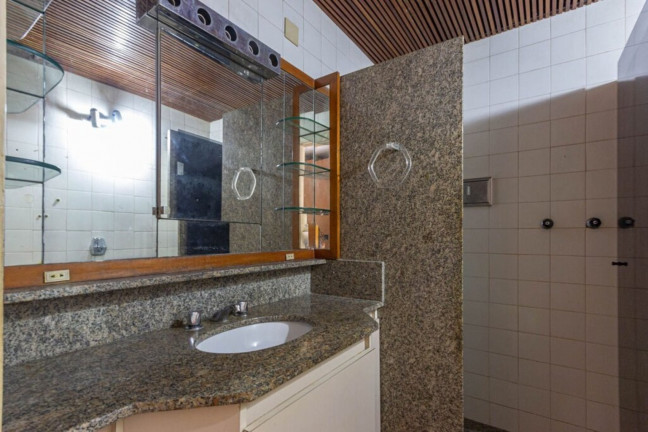 Imagem Imóvel com 2 Quartos à Venda, 120 m² em Copacabana - Rio De Janeiro Imagem Imóvel com 2 Quartos à Venda, 120 m² em Copacabana - Rio De Janeiro