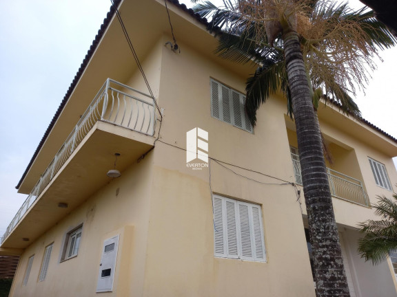 Imagem Casa com 6 Quartos à Venda, 310 m² em Camobi - Santa Maria