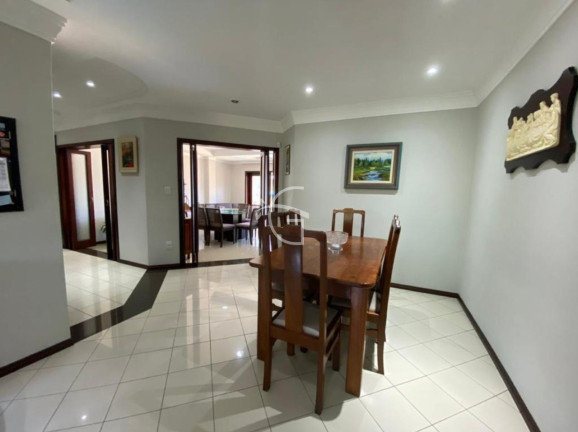 Imagem Casa com 6 Quartos à Venda, 700 m² em América - Joinville Imagem Casa com 6 Quartos à Venda, 700 m² em América - Joinville