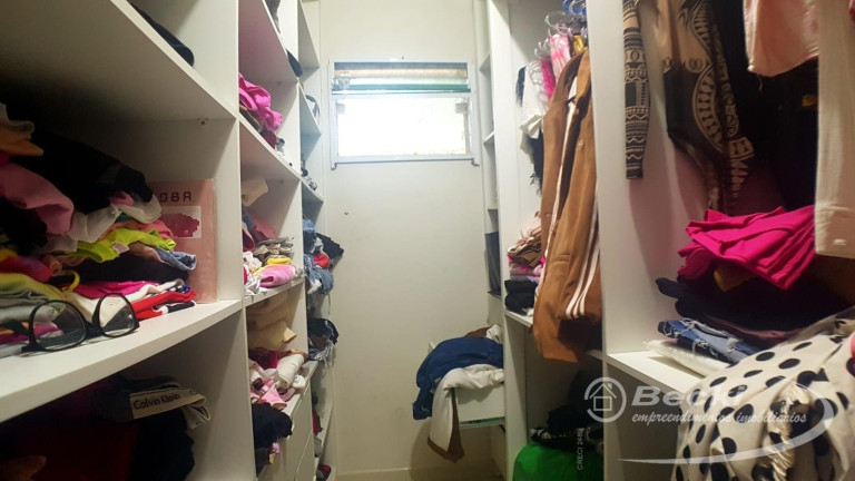 Imagem Sobrado com 3 Quartos à Venda, 200 m² em Santa Catarina - Joinville