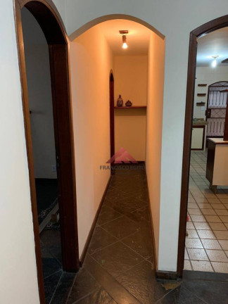 Imagem Casa com 5 Quartos à Venda, 400 m² em Centro - São Gonçalo Imagem Casa com 5 Quartos à Venda, 400 m² em Centro - São Gonçalo