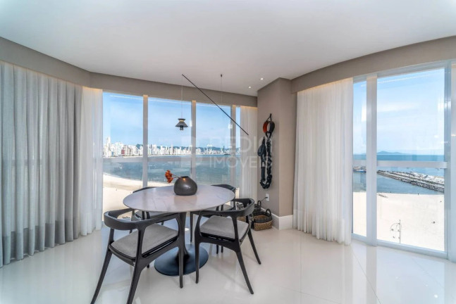 Imagem Apartamento com 4 Quartos à Venda, 237 m² em Centro - Balneário Camboriú Imagem Apartamento com 4 Quartos à Venda, 237 m² em Centro - Balneário Camboriú