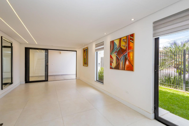 Imagem Casa com 3 Quartos à Venda, 190 m² em Santo Inácio - Curitiba Imagem Casa com 3 Quartos à Venda, 190 m² em Santo Inácio - Curitiba