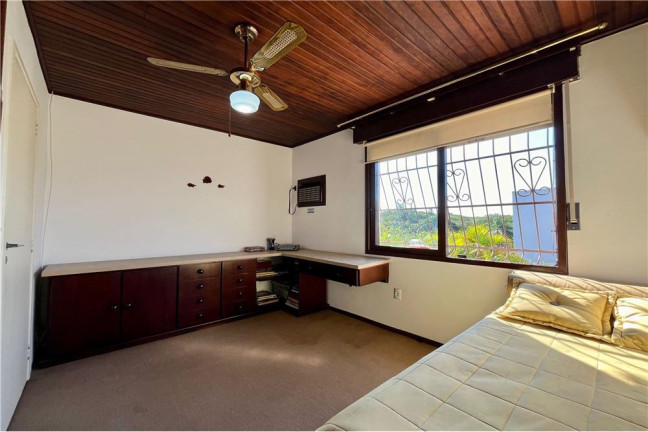Imagem Casa com 3 Quartos à Venda, 300 m² em Jardim Carvalho - Porto Alegre Imagem Casa com 3 Quartos à Venda, 300 m² em Jardim Carvalho - Porto Alegre