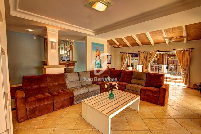 Imagem Casa com 5 Quartos para Temporada, em Canto Grande - Bombinhas Imagem Casa com 5 Quartos para Temporada, em Canto Grande - Bombinhas