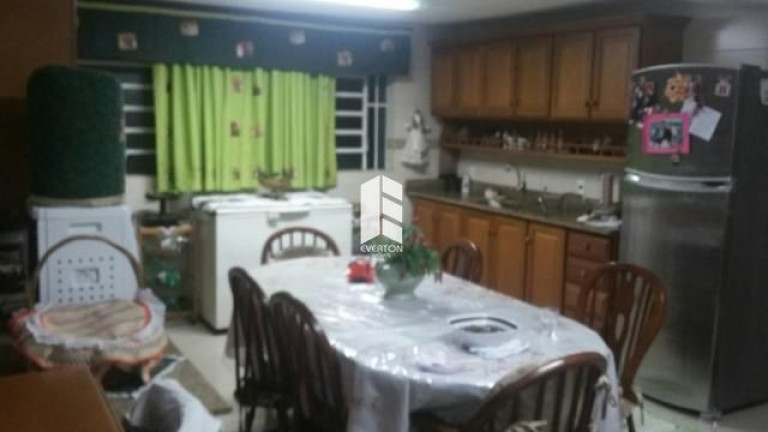 Imagem Casa com 5 Quartos à Venda, 300 m² em Duque De Caxias - Santa Maria
