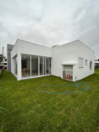 Imagem Casa com 4 Quartos à Venda, 200 m² em Centro - Capao Da Canoa