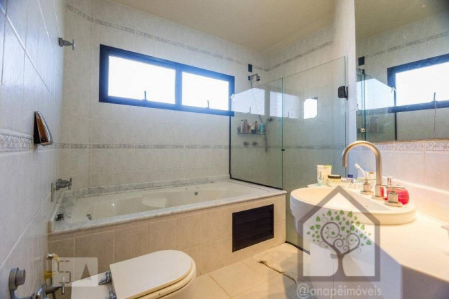 Imagem Casa com 5 Quartos à Venda, 330 m² em Itacorubi - Florianópolis Imagem Casa com 5 Quartos à Venda, 330 m² em Itacorubi - Florianópolis