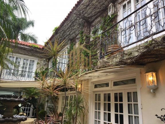 Imagem Casa com 4 Quartos à Venda, 471 m² em Ahú - Curitiba