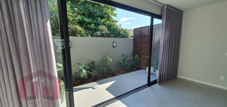 Imagem Imóvel com 3 Quartos à Venda, 270 m² Imagem Imóvel com 3 Quartos à Venda, 270 m²