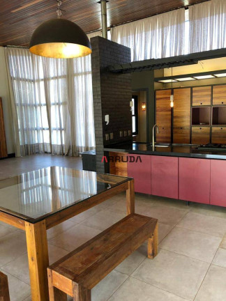 Imagem Casa com 4 Quartos à Venda, 304 m² em Centro - Cascavel