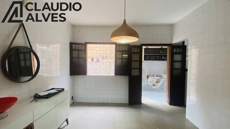 Imagem Casa com 4 Quartos à Venda, 200 m² em Capuchinhos - Feira De Santana