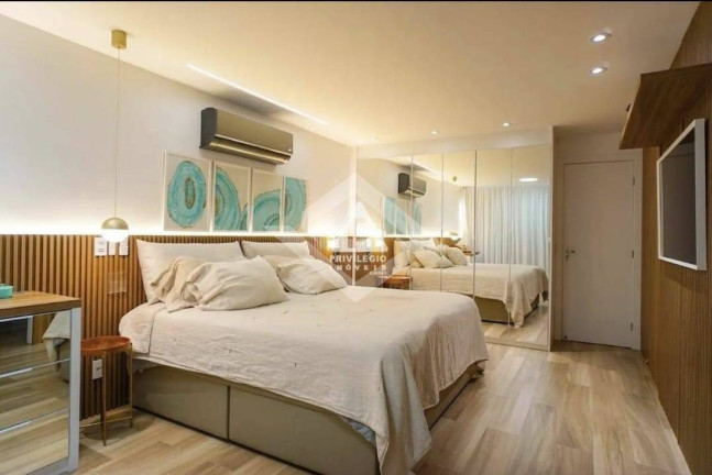 Imagem Casa com 6 Quartos à Venda, 320 m² em Barra Da Tijuca - Rio De Janeiro Imagem Casa com 6 Quartos à Venda, 320 m² em Barra Da Tijuca - Rio De Janeiro