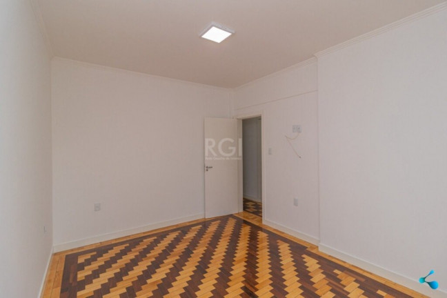 Imagem Imóvel com 3 Quartos à Venda, 117 m² em Centro Histórico - Porto Alegre Imagem Imóvel com 3 Quartos à Venda, 117 m² em Centro Histórico - Porto Alegre