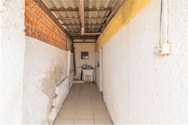 Imagem Casa com 5 Quartos à Venda,  em Partenon - Porto Alegre