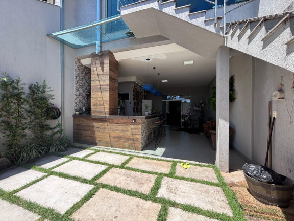 Imagem Casa com 3 Quartos à Venda, 275 m² em Cabral - Contagem Imagem Casa com 3 Quartos à Venda, 275 m² em Cabral - Contagem