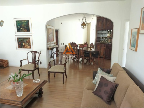 Imagem Casa com 4 Quartos à Venda, 378 m²