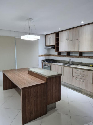Sobrado com 3 Quartos para Alugar, 120 m² em Vila Aricanduva - São Paulo