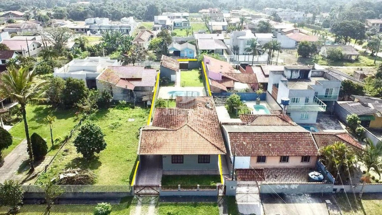 Imagem Casa com 3 Quartos à Venda, 155 m² em Cambiju - Itapoá