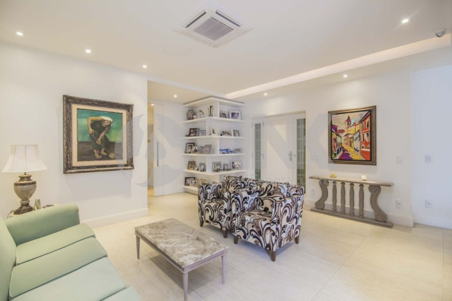 Imagem Apartamento com 4 Quartos à Venda, 251 m² em Moinhos De Vento - Porto Alegre