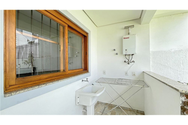 Imagem Casa com 3 Quartos à Venda, em Hípica - Porto Alegre Imagem Casa com 3 Quartos à Venda, em Hípica - Porto Alegre